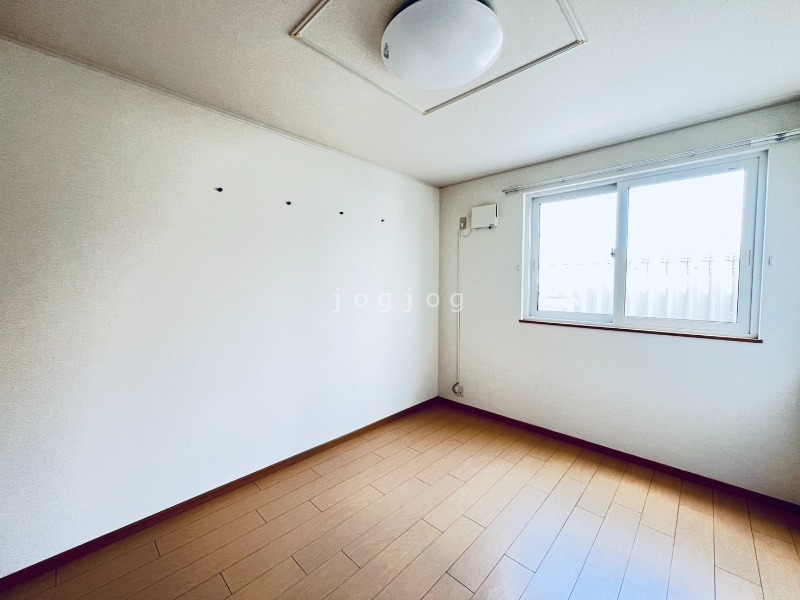 その他部屋・スペース　日当たりの良い明るいお部屋です。