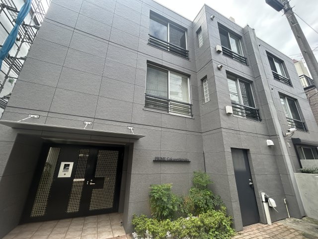 プライム学芸大学の外観写真