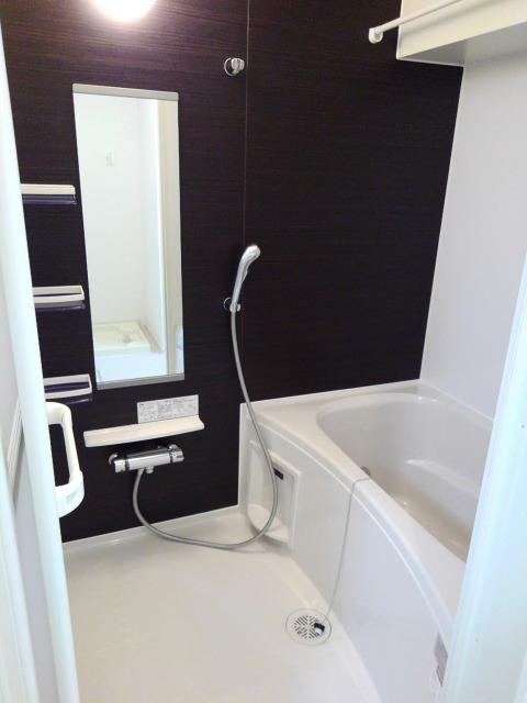 バス・シャワールーム　コンパクトで使いやすいお風呂です