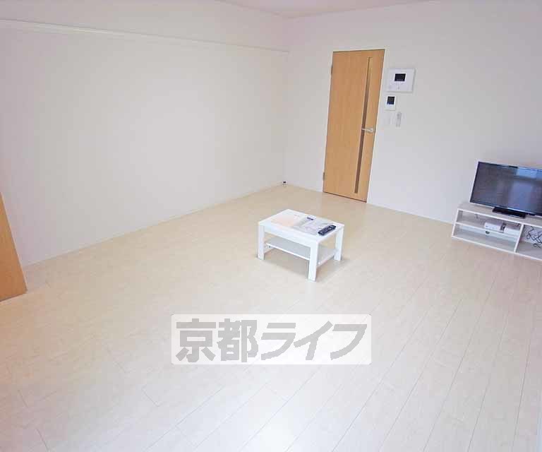ＪＲ山陰本線 嵯峨嵐山駅 徒歩7分 2階建 築10年の居間写真