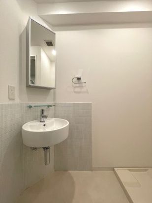 洗面設備　■温水洗浄便座■ウォールキャビネット収納付き♪