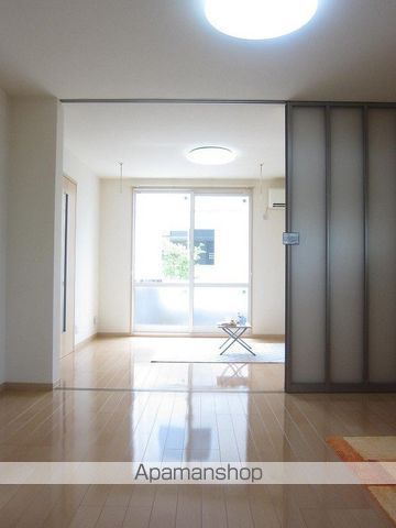 タウン表参道 A・B・C・D棟の居間写真
