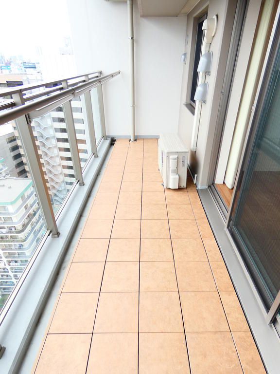 バルコニー　バルコニーからの眺めを楽しみながら食事をしませんか