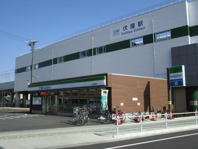 コンビニ　ファミリーマート（コンビニ）まで570m