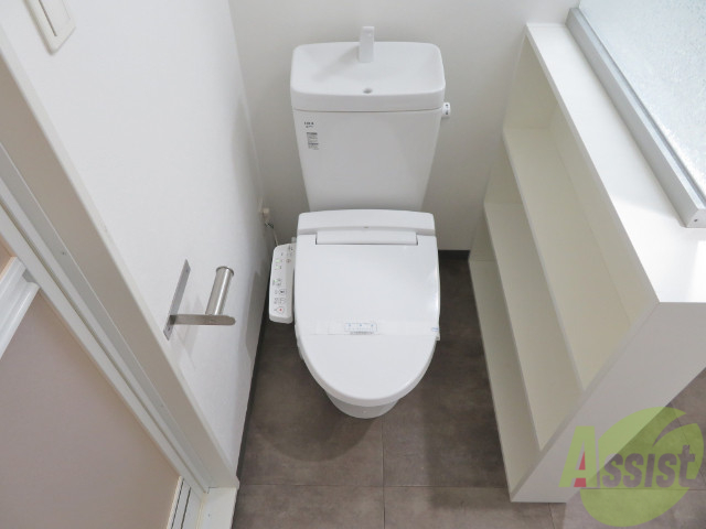 トイレ　ウォシュレット機能がついたトイレです。安心して使用できますね