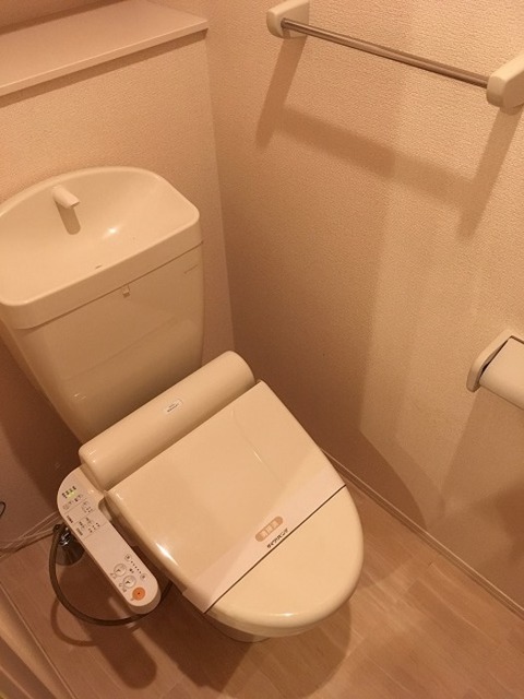 近鉄奈良線 若江岩田駅 徒歩7分 2階建 築14年のトイレ写真