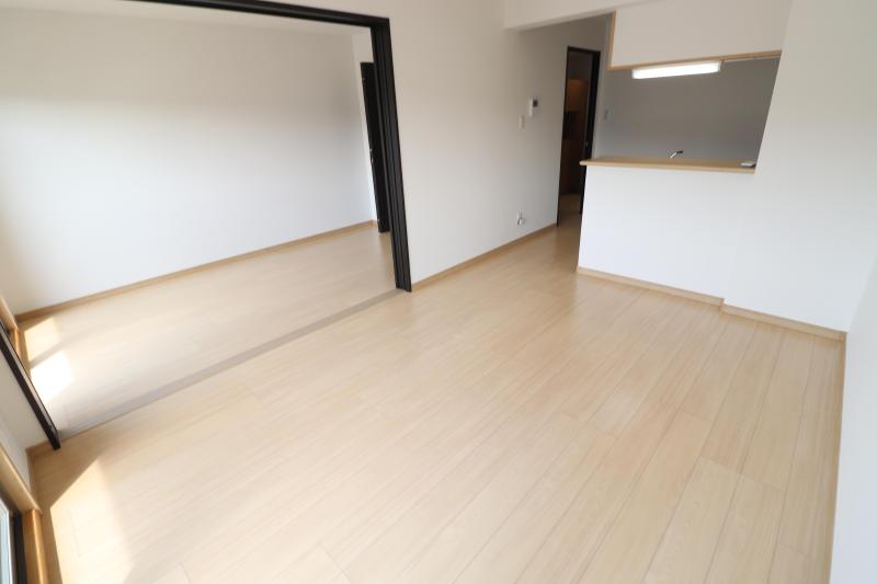 ユーミーマンション西高屋駅前の居間写真