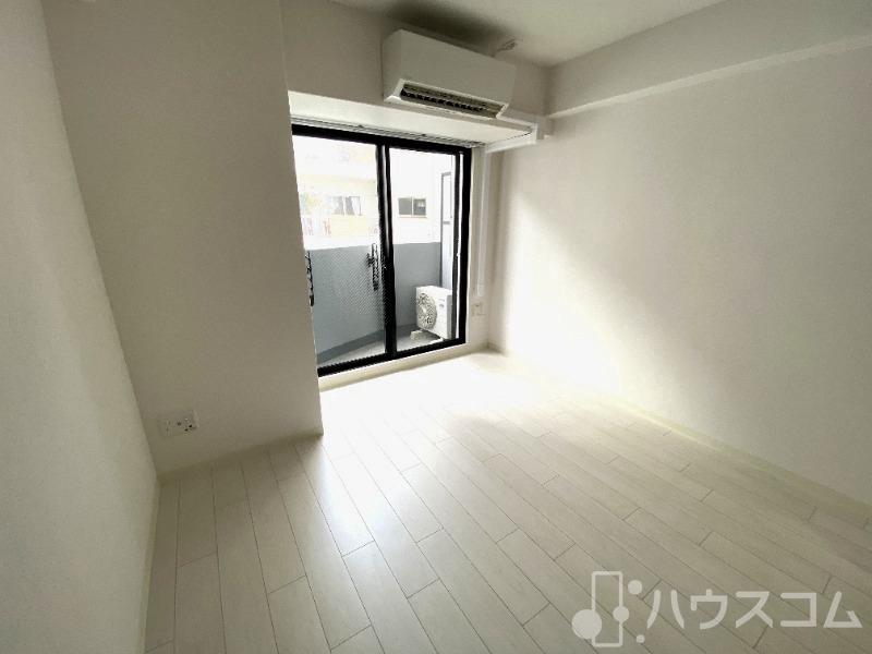 居室・リビング　白を基調にした明るいお部屋です。
