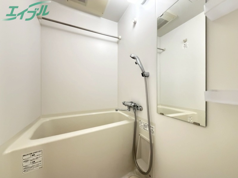 バス・シャワールーム　同物件別部屋写真
