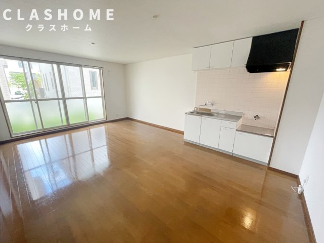 居室・リビング　同物件の別部屋になります。