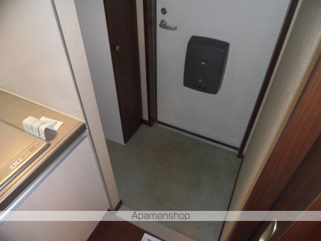 ＪＲ青梅線 牛浜駅 徒歩1分 2階建 築18年の玄関写真