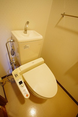 トイレ　温水洗浄便座付き