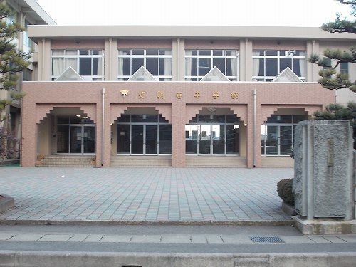 中学校　灯明寺中学校（中学校）まで400m