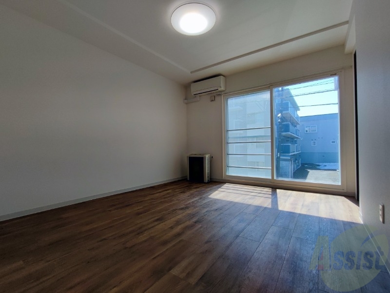 居室・リビング　広くてキレイなお部屋が広がっていて、充実した生活が送れそう。