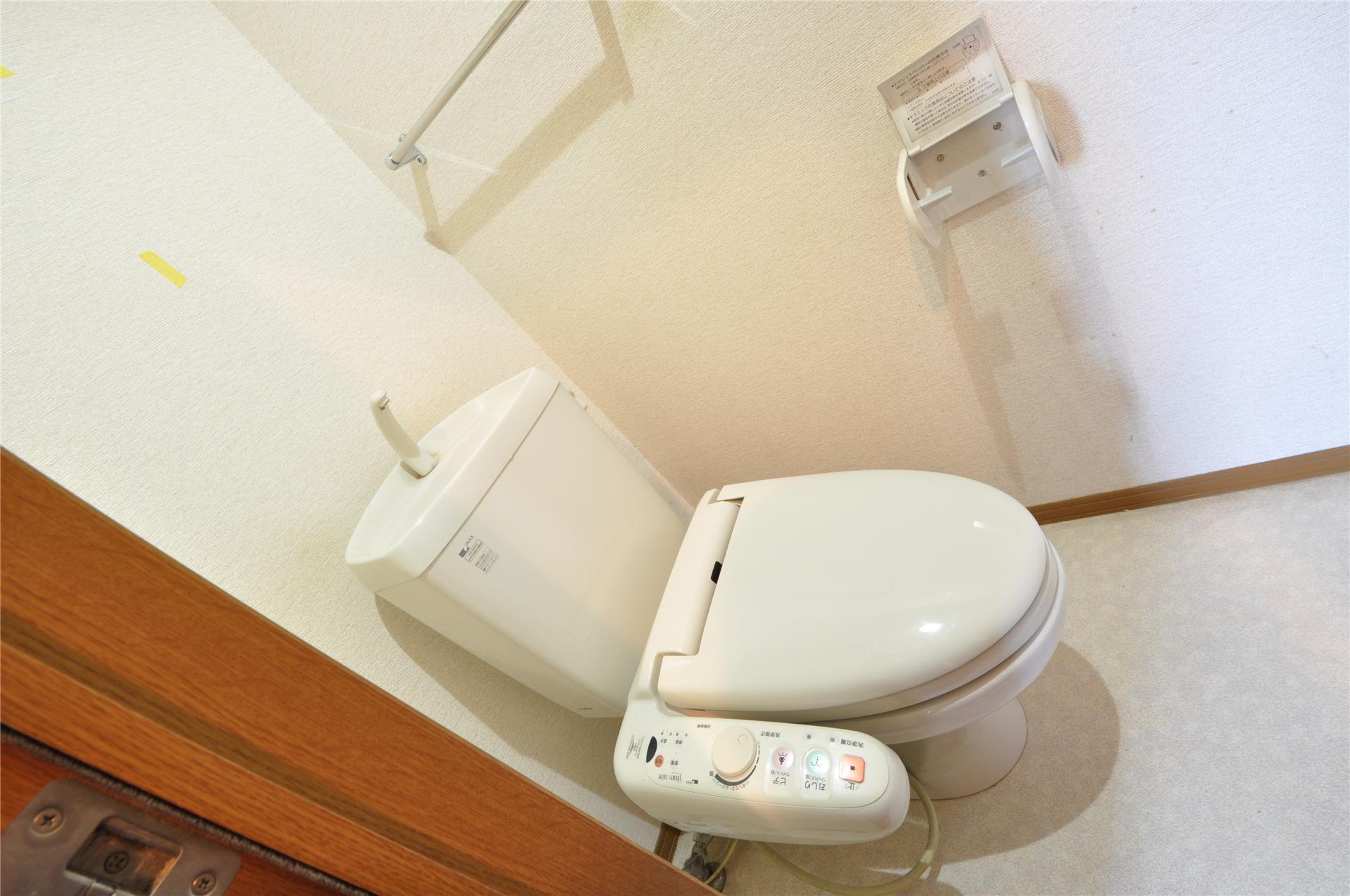 トイレ　ウォシュレット付き　※101号室参照。