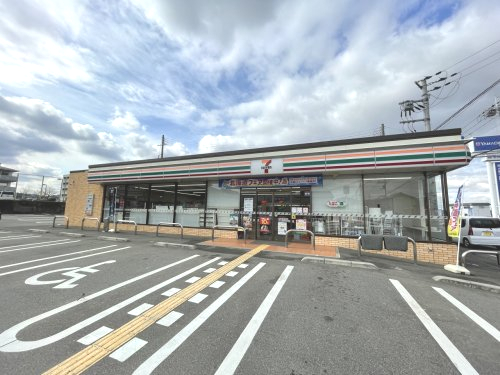 コンビニ　セブンイレブン 桜井阿部店（コンビニ）まで703m