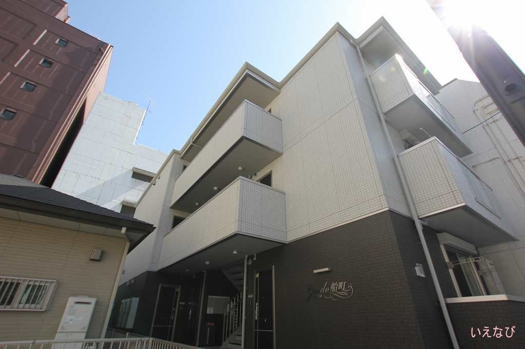 福山市船町のアパートの建物外観