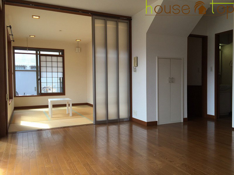 居室・リビング　室内はバリアフリーとなっているので小さなお子様も安全ですね♪