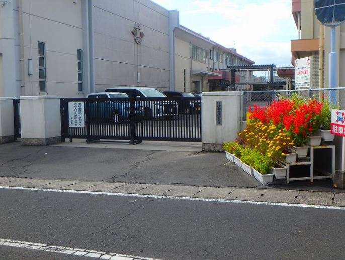 【鹿児島市紫原のマンションの小学校】