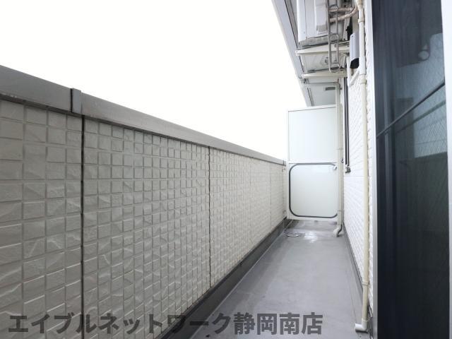 バルコニー　開放的で明るい空間を演出してくれるバルコニーです