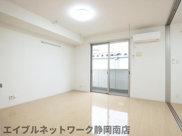 その他　おしゃれな居間です