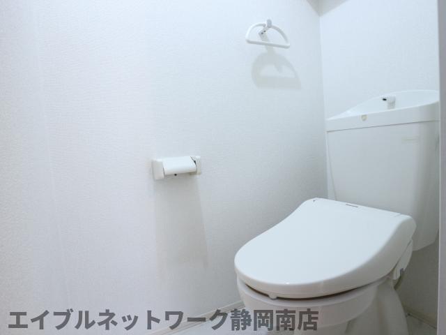 トイレ　清潔感のあるトイレです