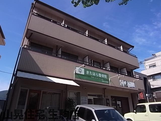 東生駒パンションの建物外観
