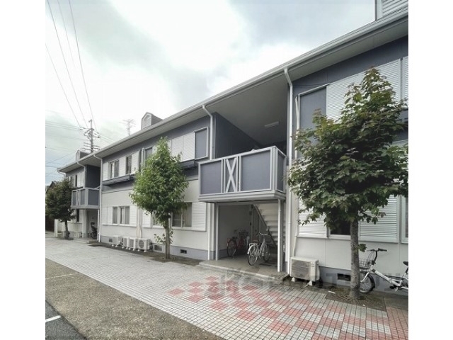 京都市南区西九条豊田町のアパートの建物外観