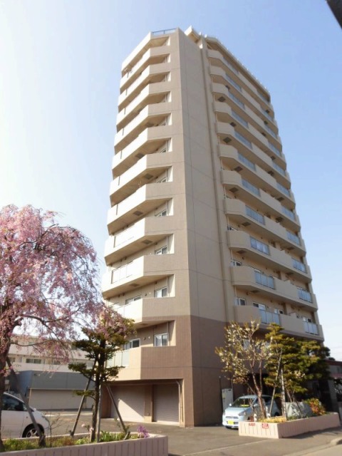 札幌市白石区本通のマンションの建物外観