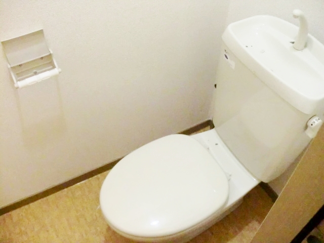 【伊賀市山出のアパートのトイレ】