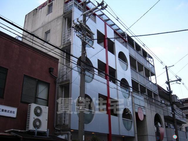 京都市南区上鳥羽苗代町のマンションの建物外観