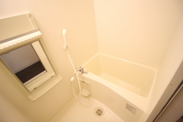 バス・シャワールーム　日々の暮らしに欠かせないバスルームです