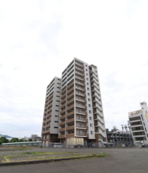 福山市入船町のマンションの建物外観