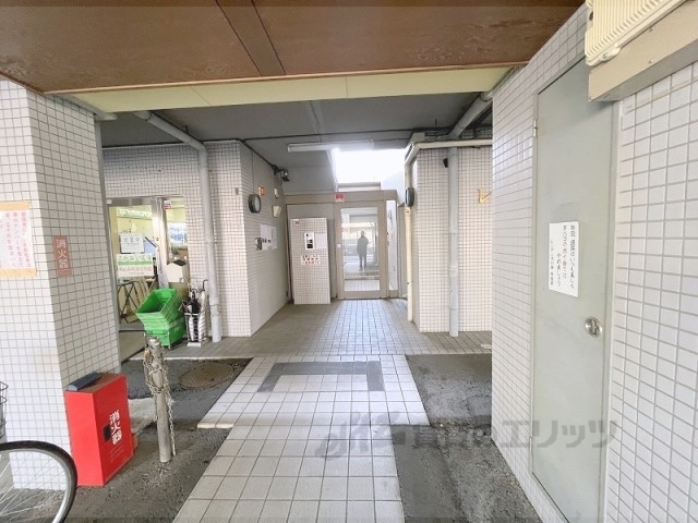 【宇治市小倉町のマンションのエントランス】