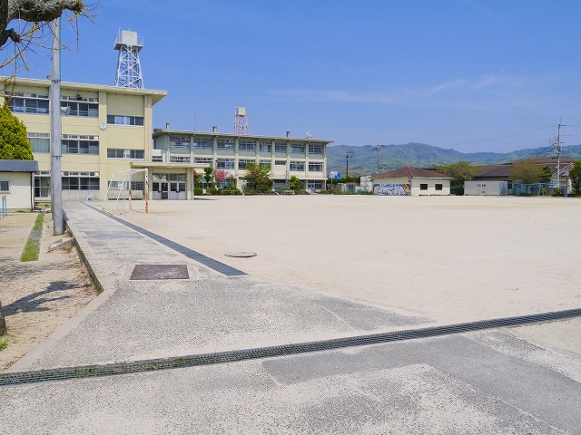 【奈良市今市町のアパートの小学校】