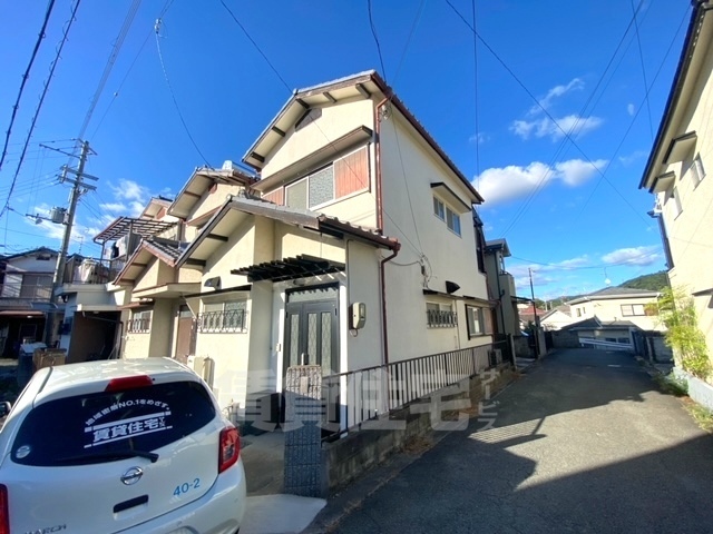 川西市新田3丁目戸建の建物外観