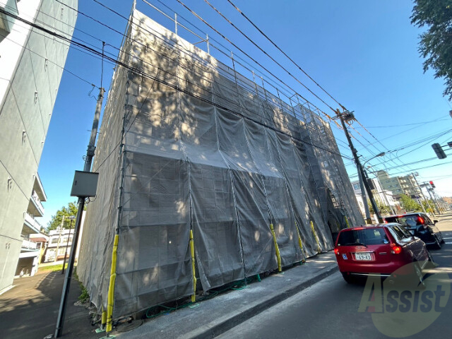 【札幌市豊平区豊平四条のマンションの建物外観】