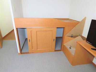 収納　ベッド下、階段下は大容量収納！