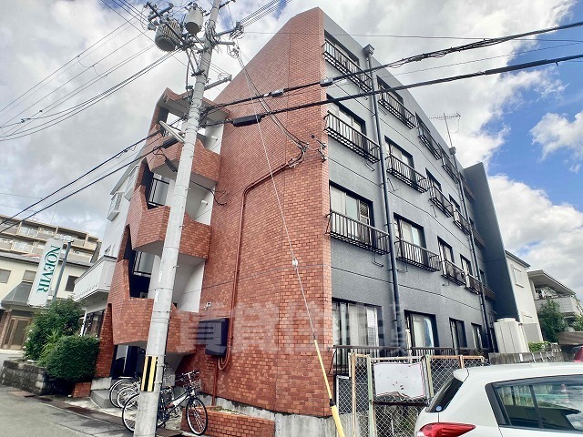 桜井市大字粟殿のマンションの建物外観