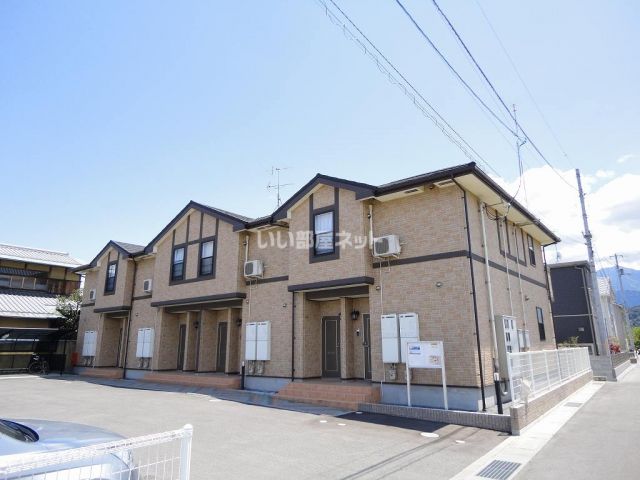 新居浜市八幡のアパートの建物外観