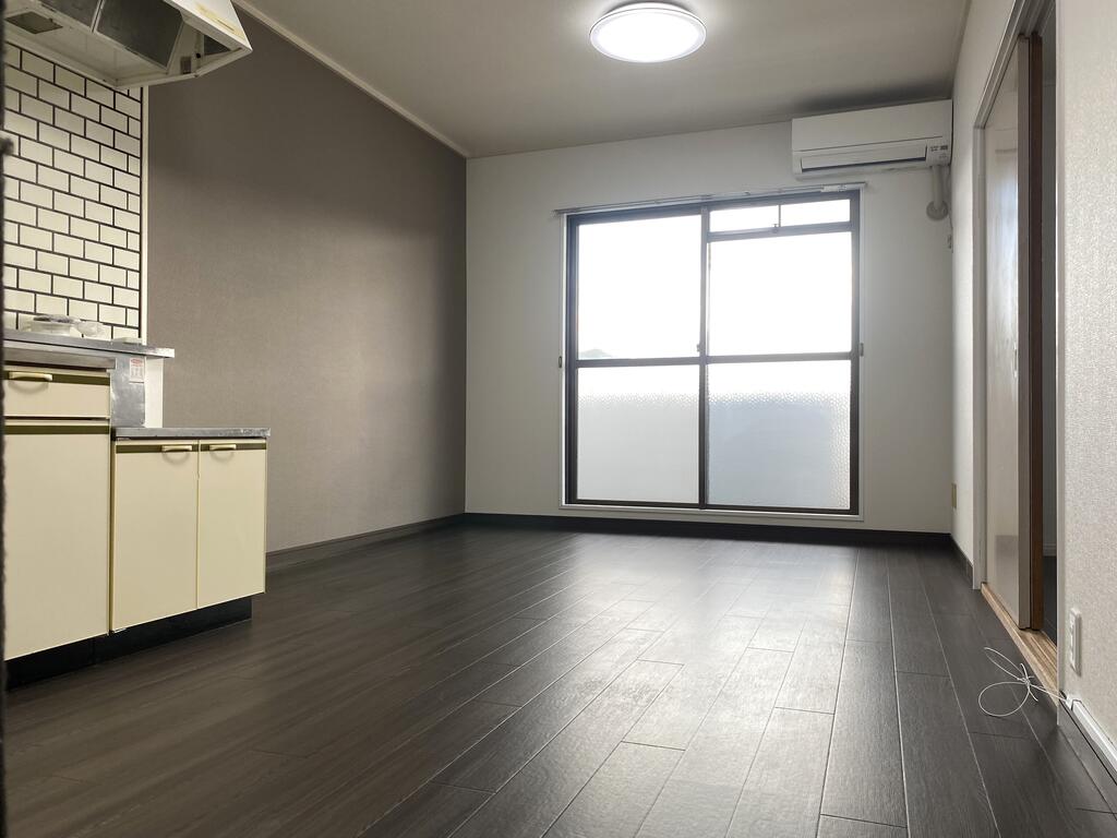 第8中村マンションの居間写真