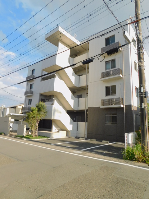 駿東郡清水町久米田のマンションの建物外観