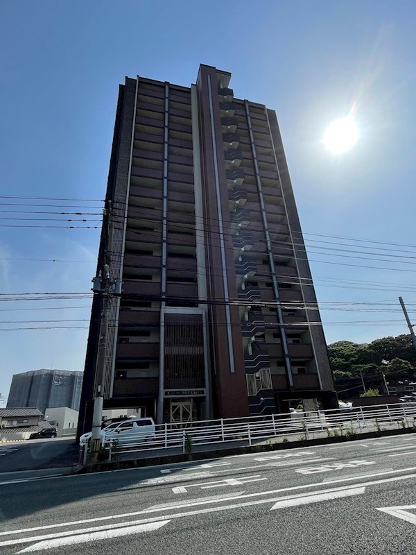 北九州市若松区二島のマンションの建物外観