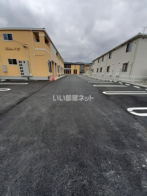 【西条市船屋甲のアパートの駐車場】