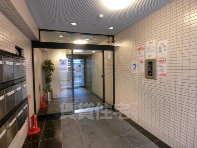 【京都市中京区西錦小路町のマンションのエントランス】