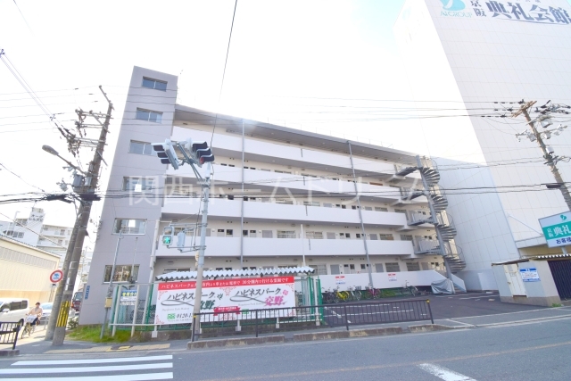 寝屋川市日新町のマンションの建物外観