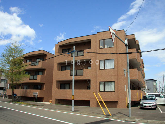 札幌市白石区菊水九条のマンションの建物外観