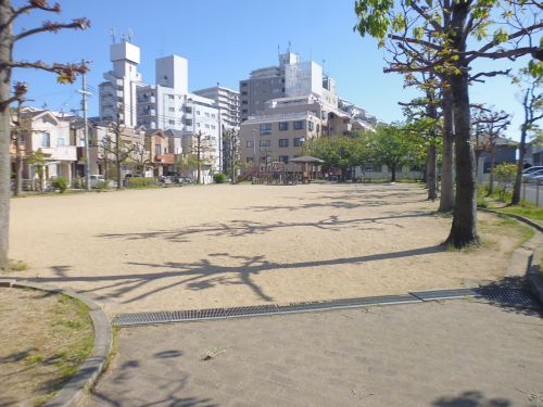 【オーシャンローズ雲楽壱番館の公園】