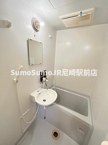 バス・シャワールーム　落ち着いた空間のお風呂です