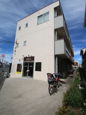 建物外観　バス停徒歩圏内　南向き